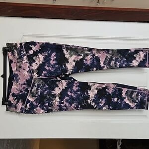 LIKE NEW WOMENS ATHLETICS